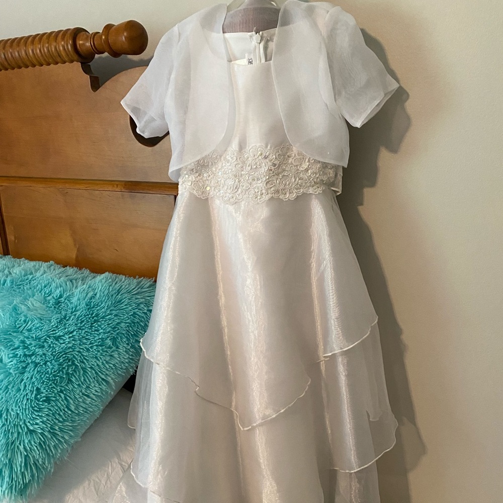 Girls Communion/Flower Girl dress w/shall size 7